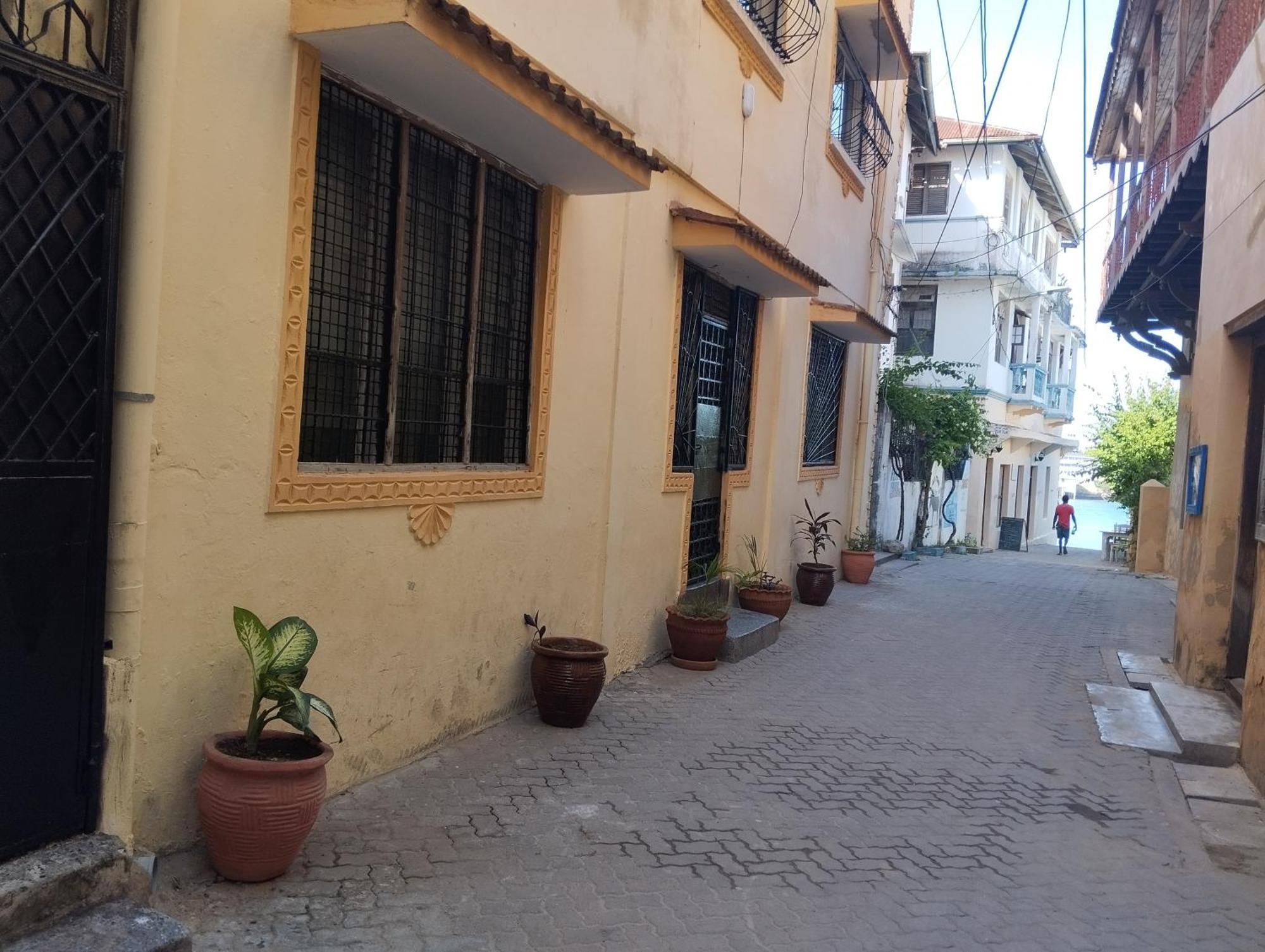 Mombasa Comfort House, Old Town Exterior photo